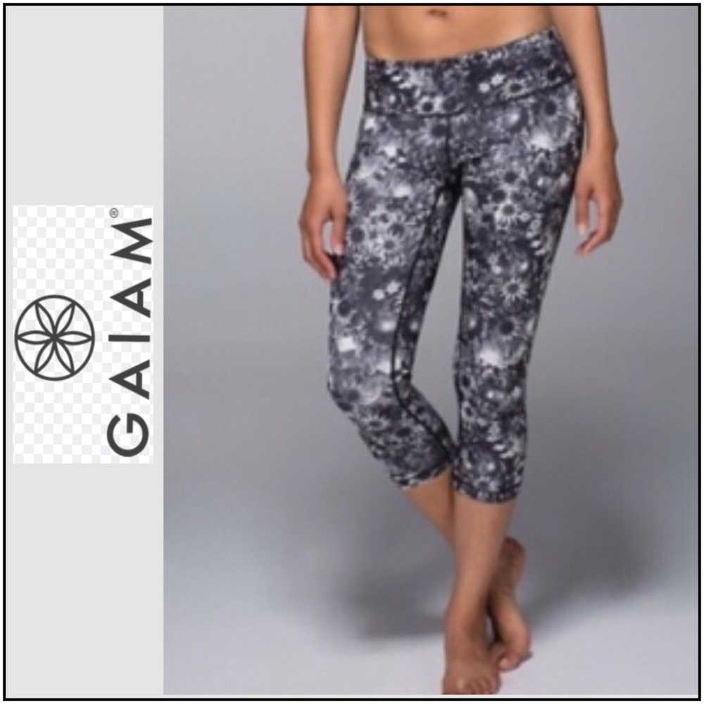 Giaim Grey abstract print yoga capris
